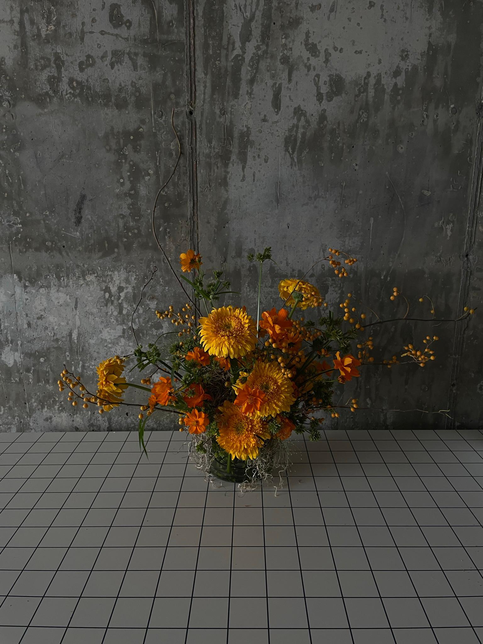 Ein Strauß orangefarbener Ringelblumen, ideal für heilende Salben.